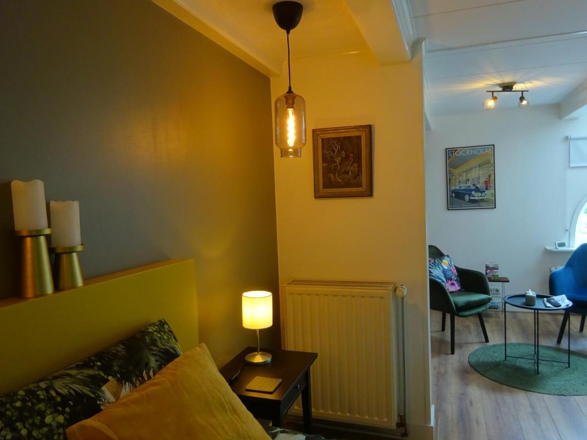 D' Ald Skoalle - Sfeervol Appartement In Oude School. Wijtgaard Exteriér fotografie