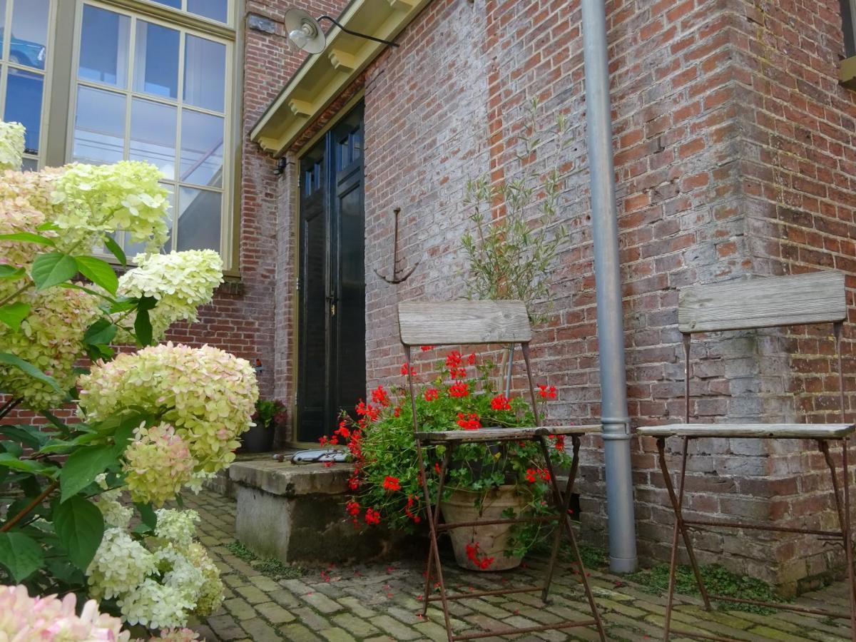 D' Ald Skoalle - Sfeervol Appartement In Oude School. Wijtgaard Exteriér fotografie